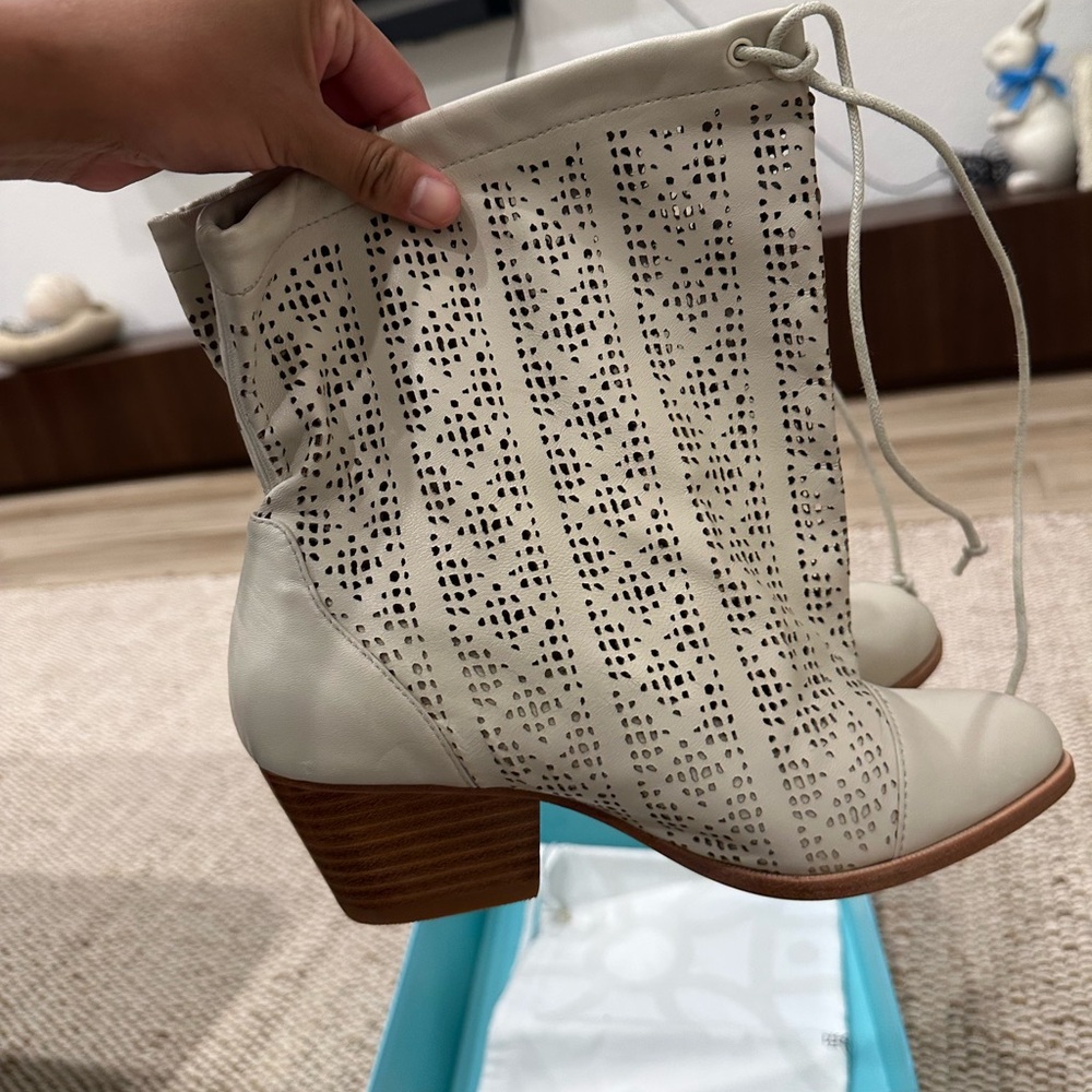 Vivienne Westwood Cream Perforated Leather Ankle Booties. NEW WITH BOX - Picture 9 of 10